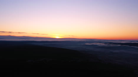 Sonnenaufgang-Aus-Der-Luft-über-Einem-Tal-Im-Département-Gard-In-Frankreich